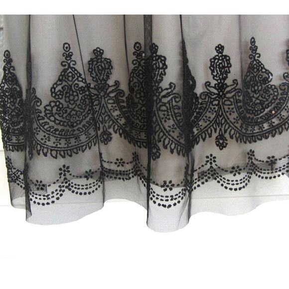 David's Bridal Size 8 Tulle Caviar Bead Knee Length Strapless Dress - Picture 5 of 7